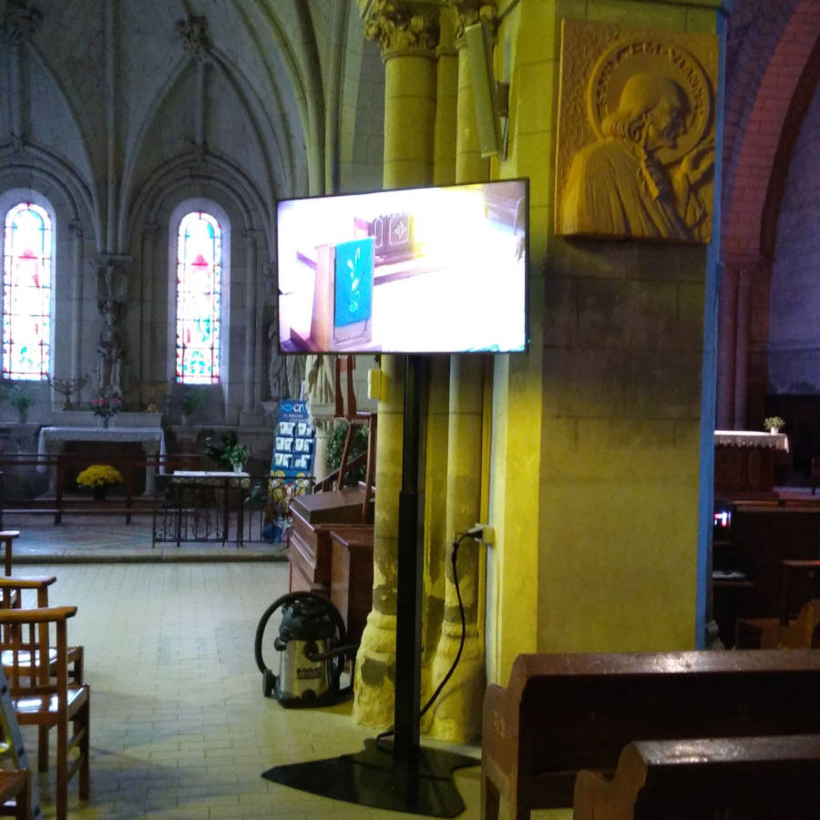 Ecran dans une eglise